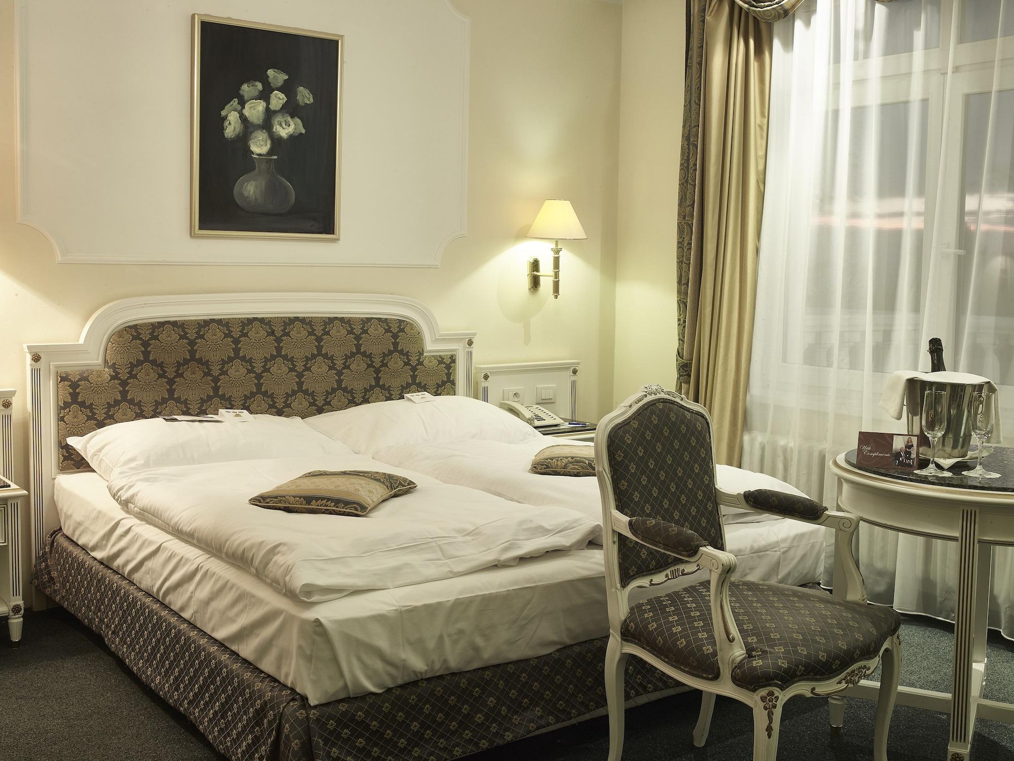 ท็อป คันทรีไลน์ โฮเทล เอสพลานาด สปา แอนด์ กอล์ฟ รีสอร์ต Hotel มาเรียอานซเกลาซนี ภายนอก รูปภาพ